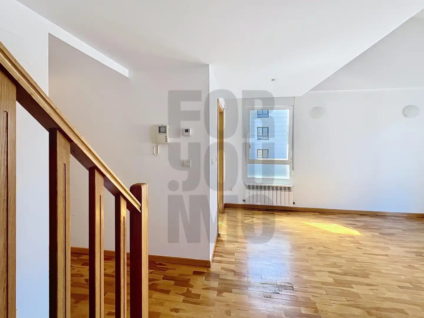 Sala d'estar de Àtic en venda en Donostia - San Sebastián  amb Terrassa, Balcó i Alarma