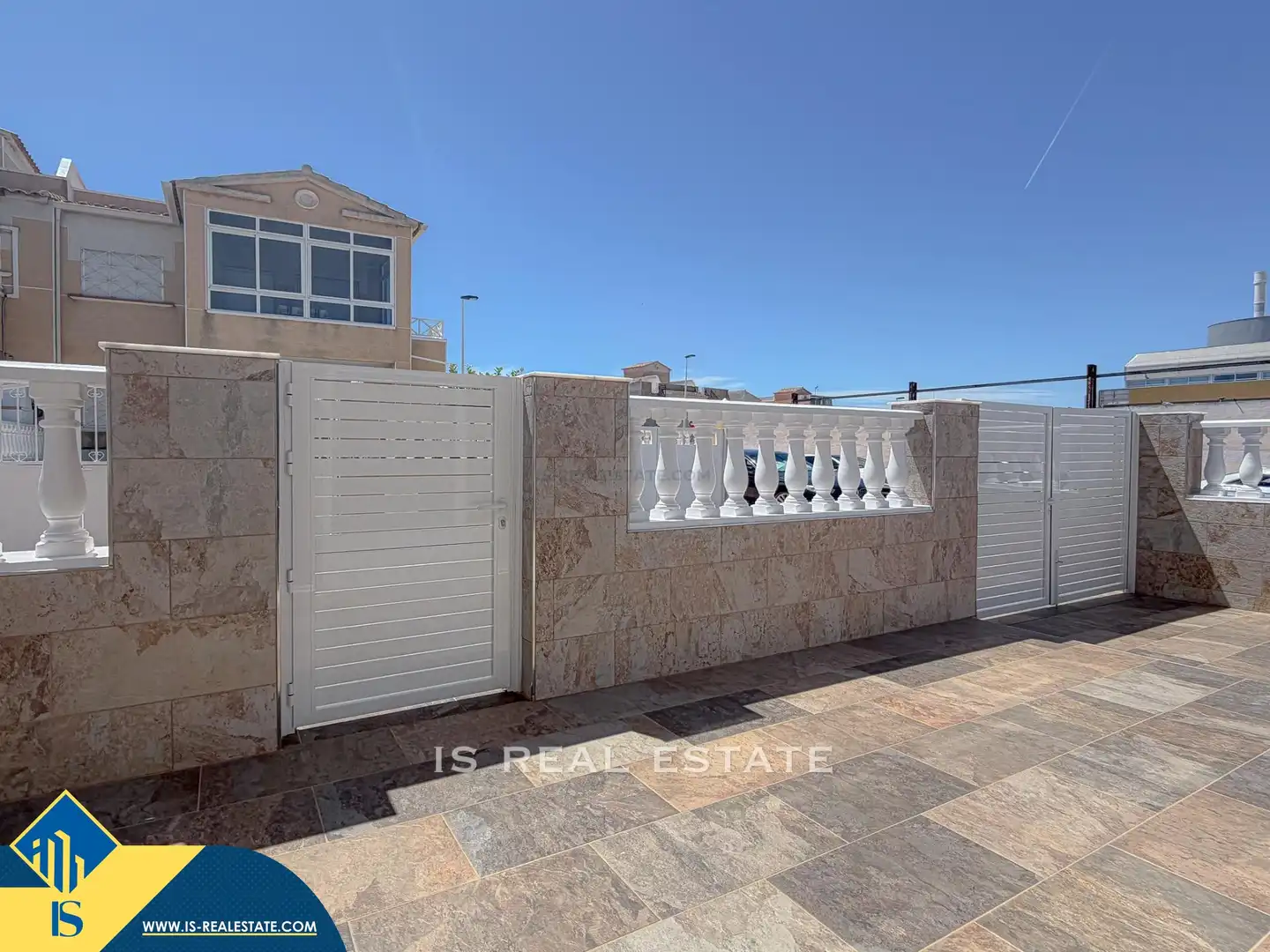 Vista exterior de Casa o chalet en venta en Torrevieja con Terraza, Amueblado y Piscina comunitaria
