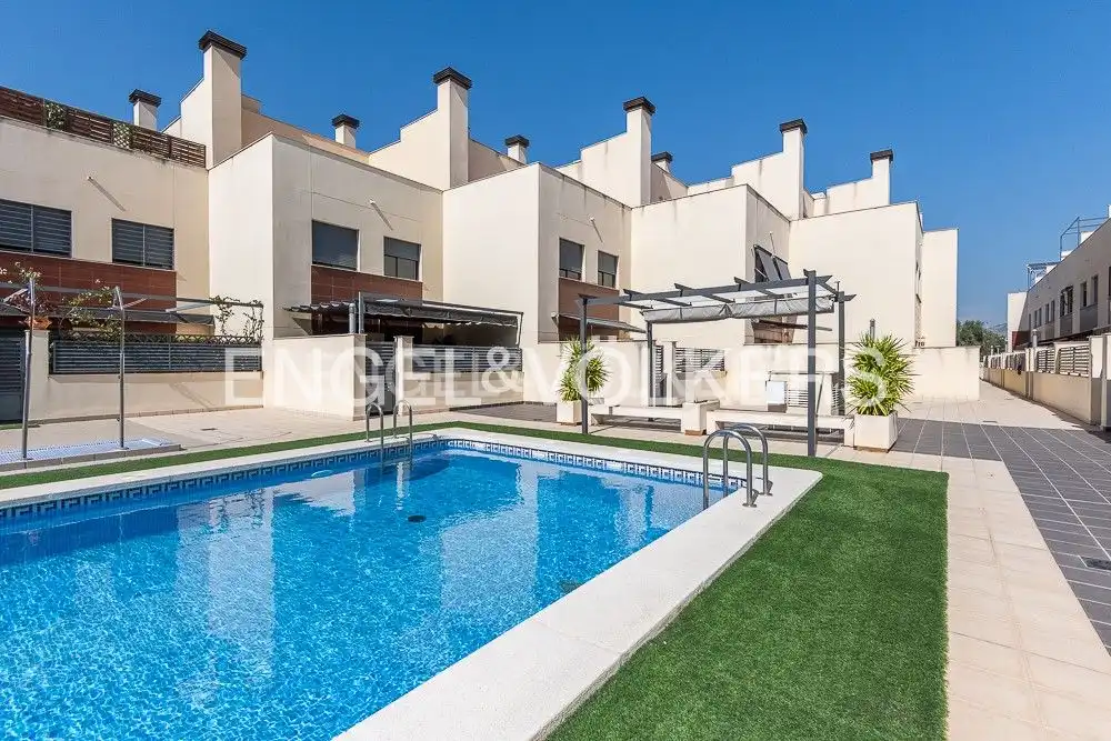 Piscina de Casa o xalet en venda en Castellón de la Plana / Castelló de la Plana amb Aire condicionat, Calefacció i Jardí privat
