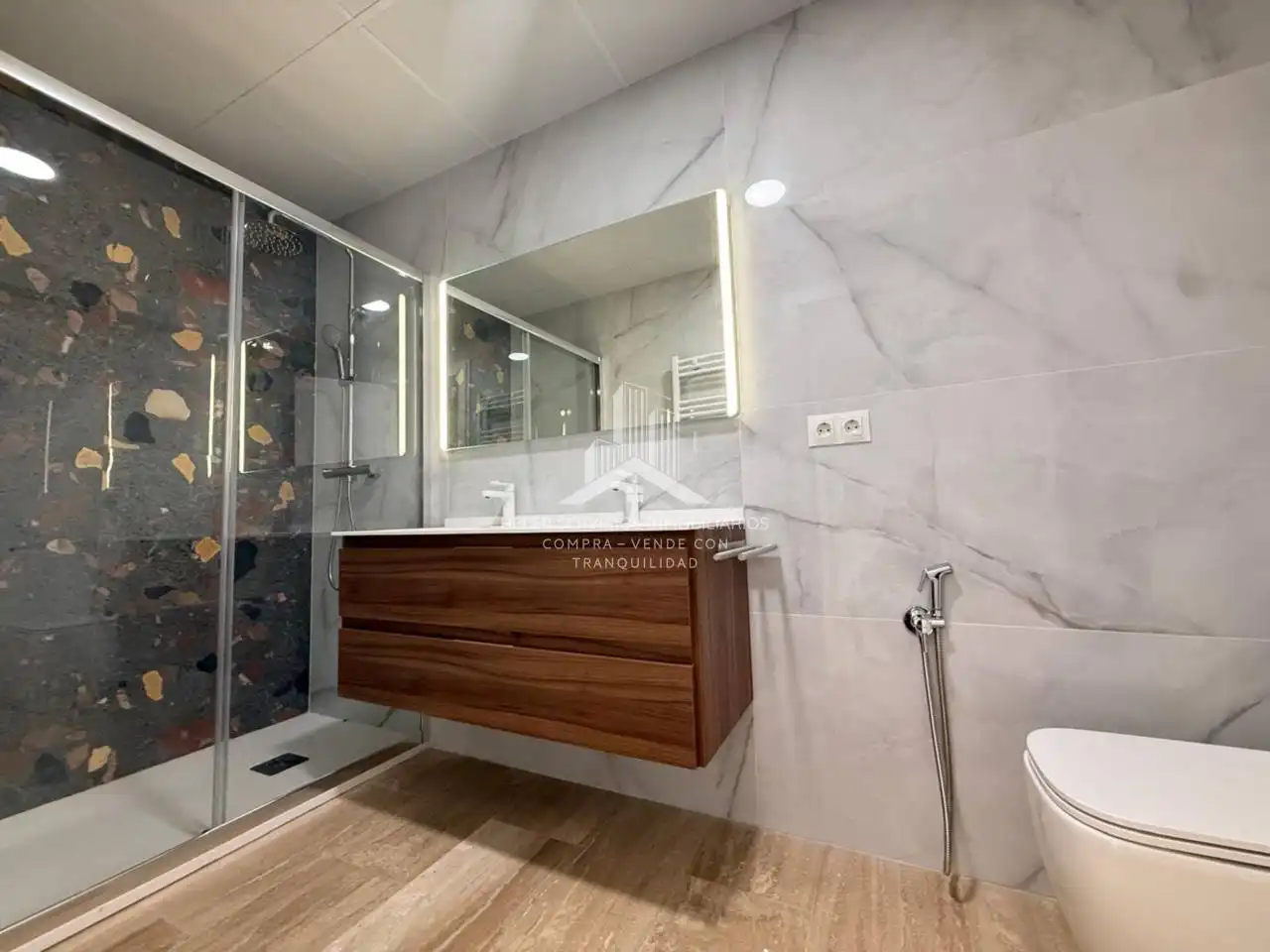 Baño de Piso en venta en Castellón de la Plana / Castelló de la Plana con Aire acondicionado, Calefacción y Alarma