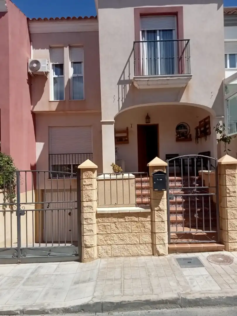 Vista exterior de Dúplex en venta en Benahadux con Terraza y Balcón