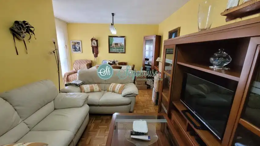 Living room of Flat for sale in Segovia  with Heating, Parquet flooring and Terrace