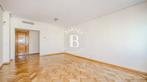Foto 2 de Piso de alquiler en Ríos Rosas - Nuevos Ministerios, Madrid Capital