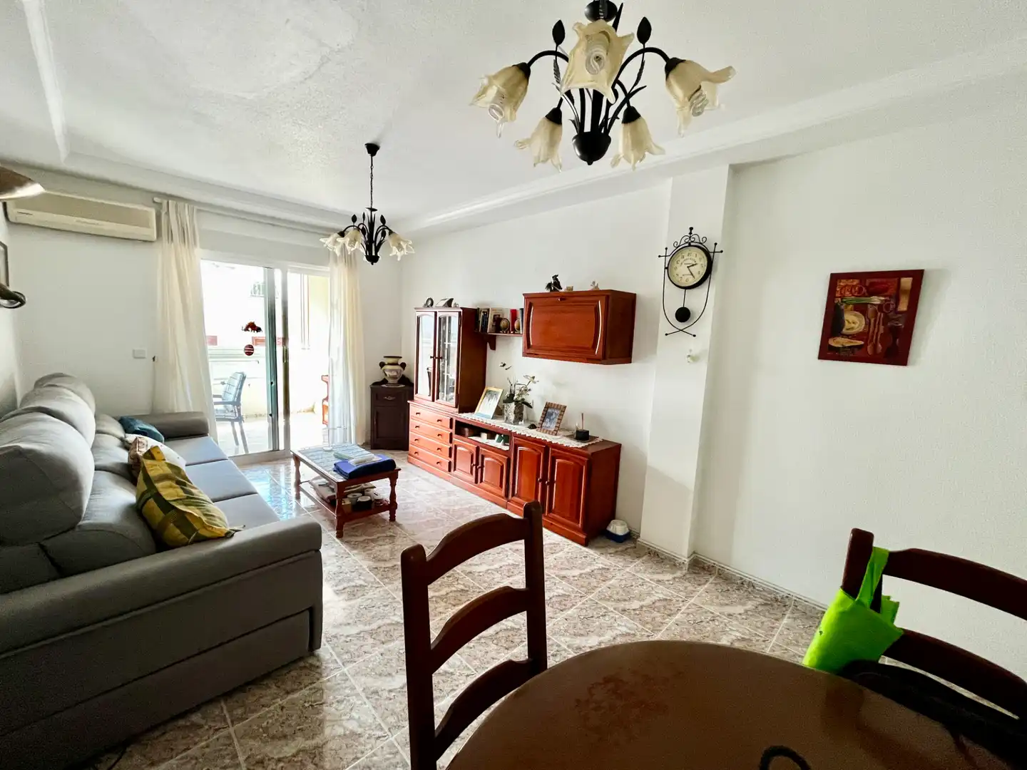 Sala d'estar de Pis en venda en Torrevieja amb Aire condicionat, Terrassa i Traster