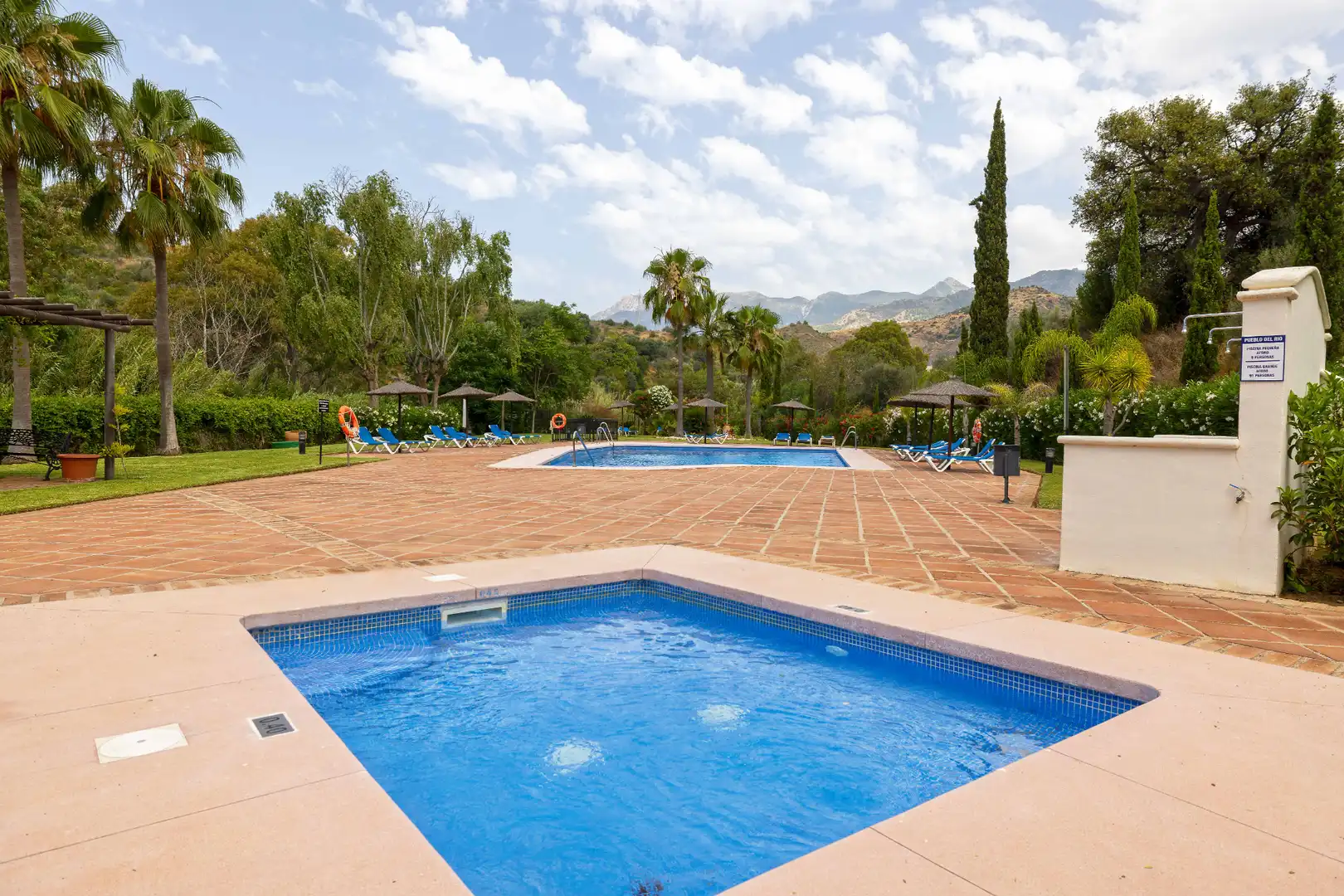 Schwimmbecken von Wohnung zum Verkauf in Marbella mit Klimaanlage, Heizung und Terrasse