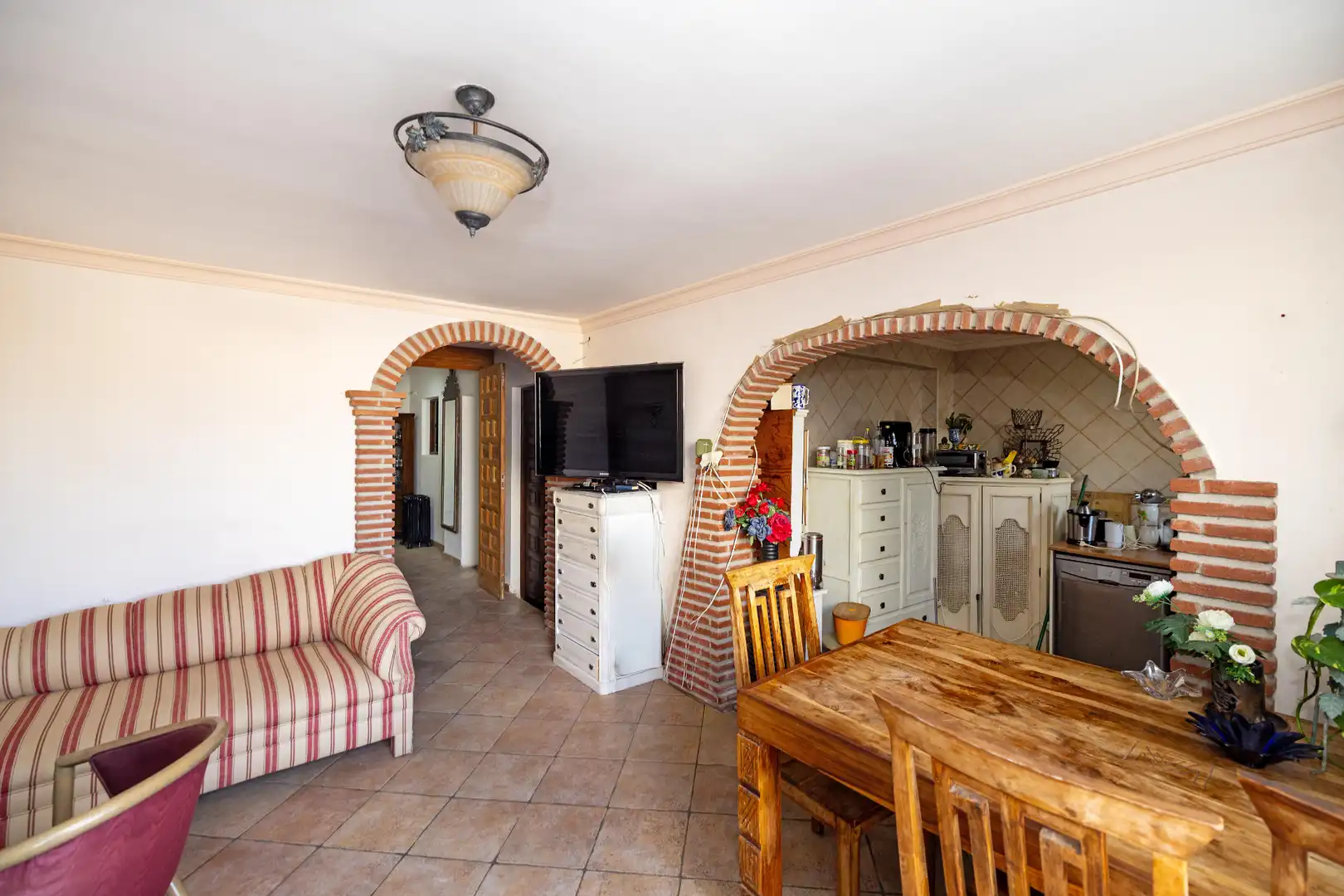 Sala d'estar de Casa adosada en venda en Marbella amb Terrassa i Traster