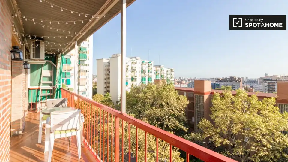 Terraza de Piso para compartir en L'Hospitalet de Llobregat con Aire acondicionado, Calefacción y Amueblado