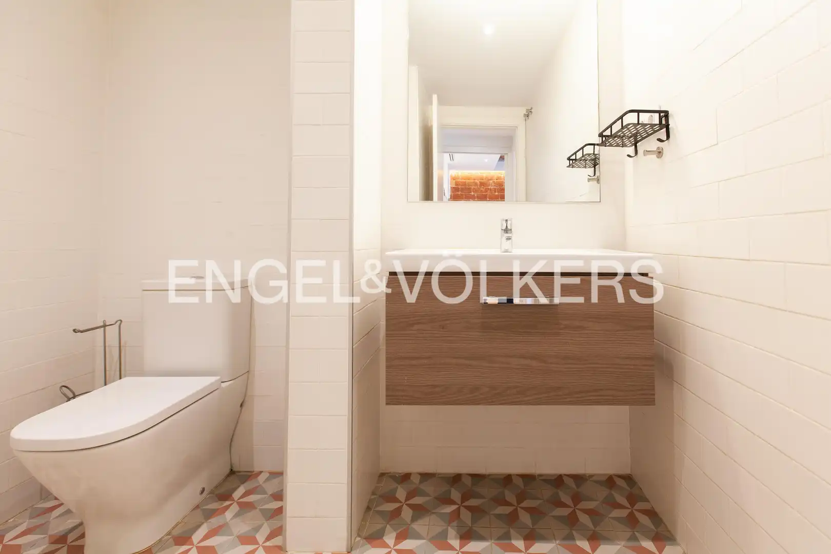 Badezimmer von Wohnung zum Verkauf in Barcelona mit Klimaanlage, Heizung und Privatgarten