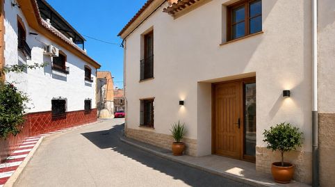 !!Casa de pueblo con gran potencial de reforma integral y patio privado!!