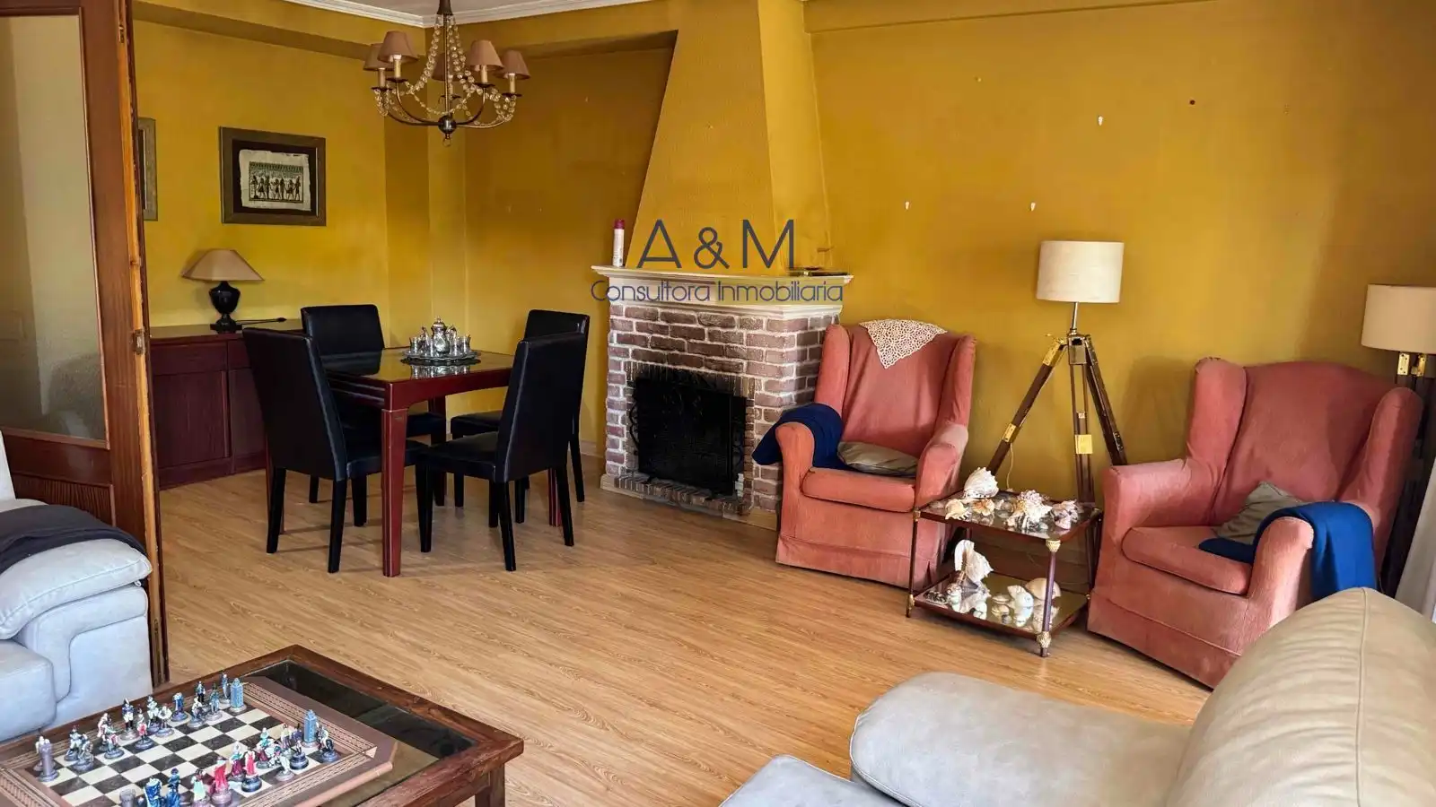 Sala de estar de Casa adosada en venta en Cistérniga con Calefacción, Jardín privado y Terraza