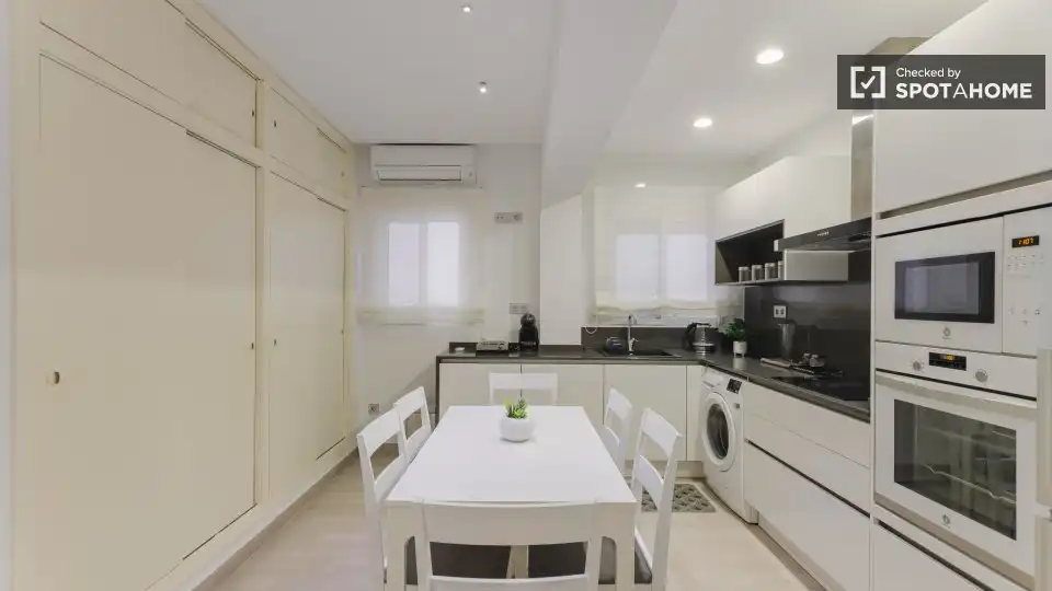 Cocina de Apartamento para compartir en Valencia con Aire acondicionado, Calefacción y Terraza