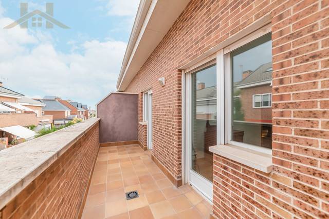 Casa adosada en Venta en Calle Holanda en Altos del Olivar - El Caracol
