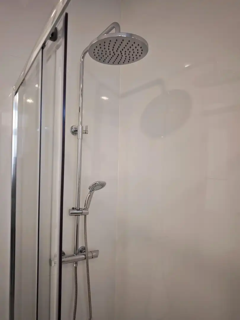 Badezimmer von Wohnung zur Miete in Madrid mit Klimaanlage, Heizung und Terrasse
