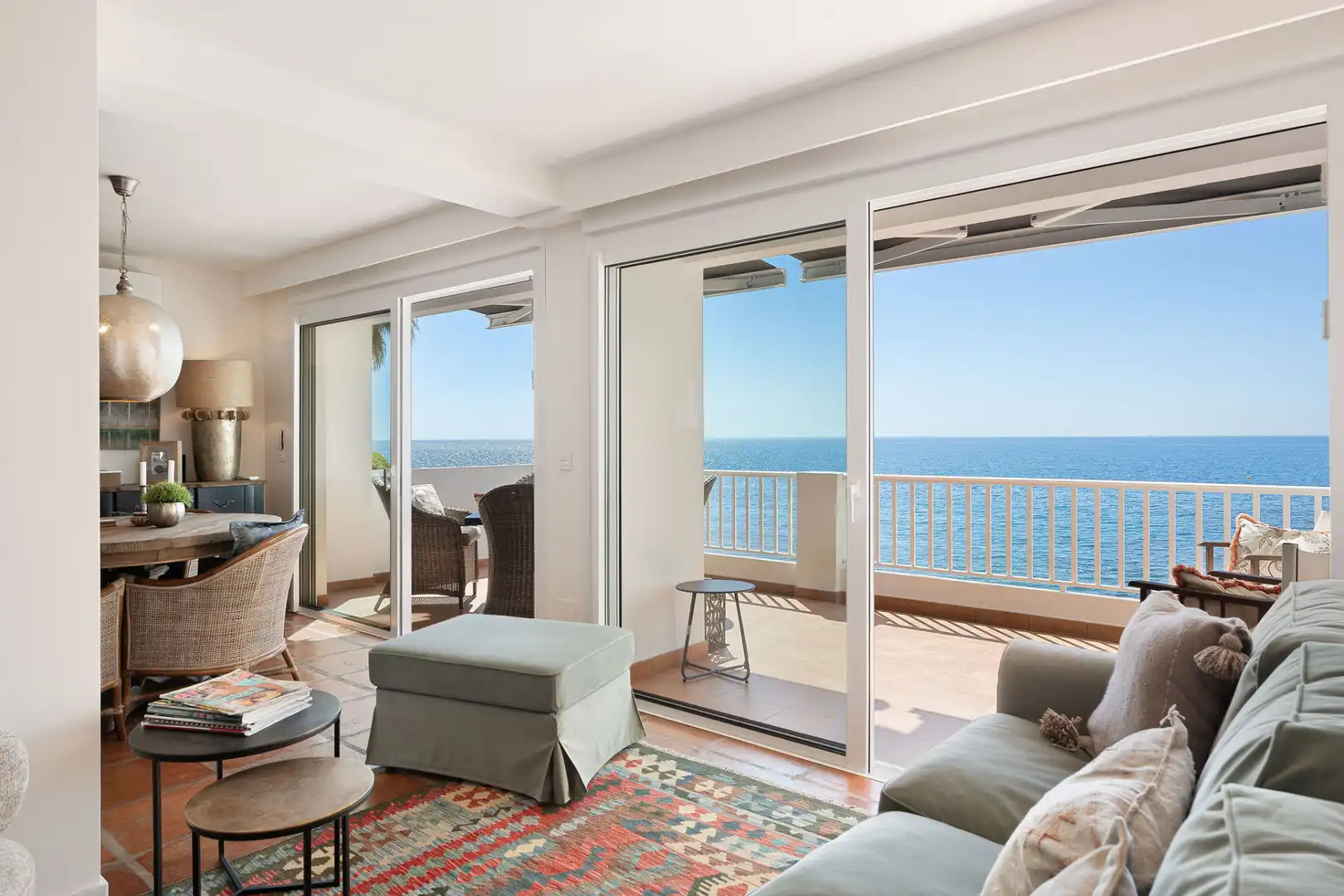 Sala de estar de Ático en venta en Estepona con Aire acondicionado, Terraza y Trastero