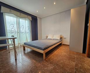 Dormitori de Apartament per a compartir en  Valencia Capital amb Moblat, Forn i Rentadora