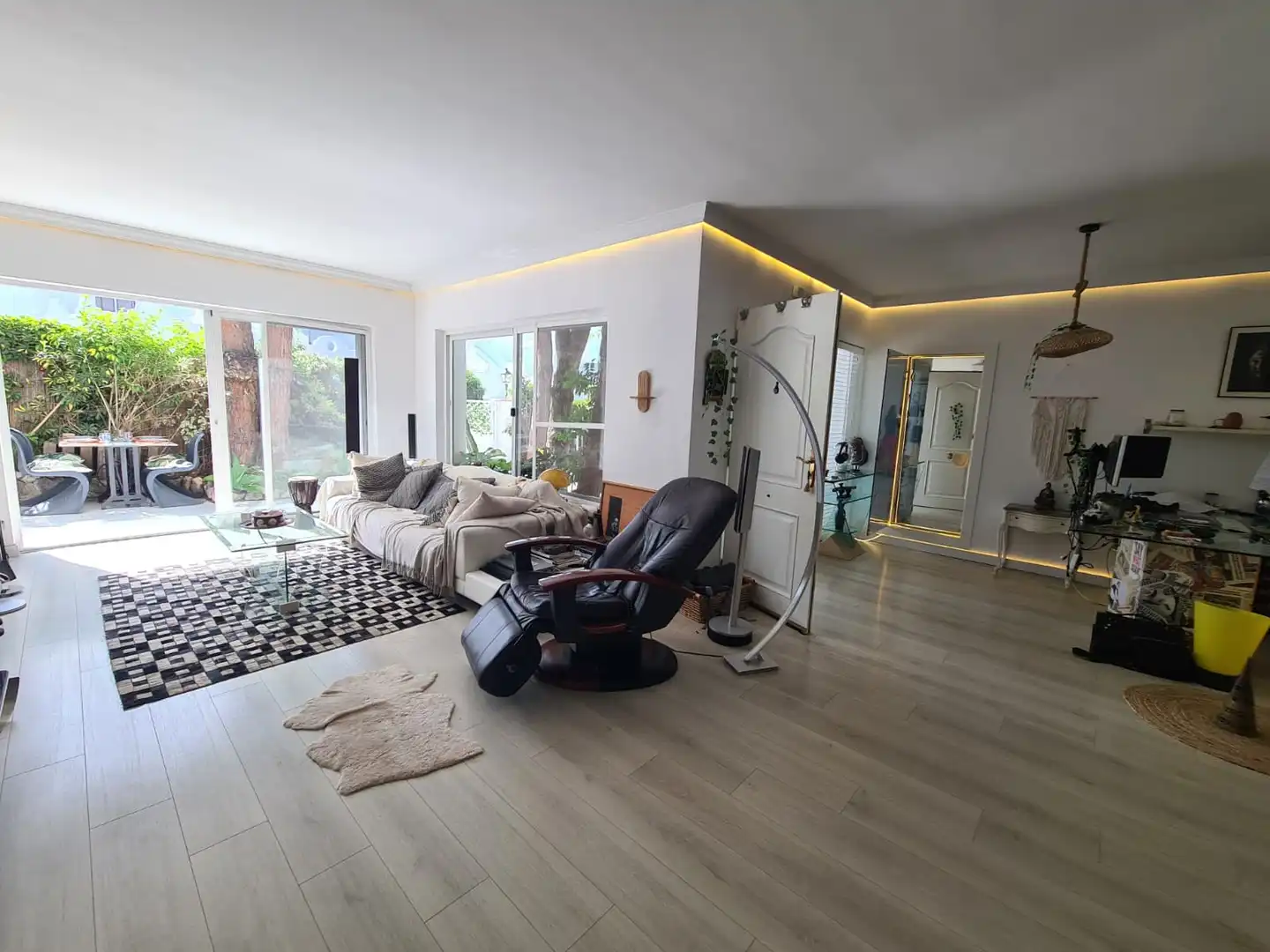 Sala de estar de Casa o chalet en venta en Marbella con Aire acondicionado, Jardín privado y Terraza