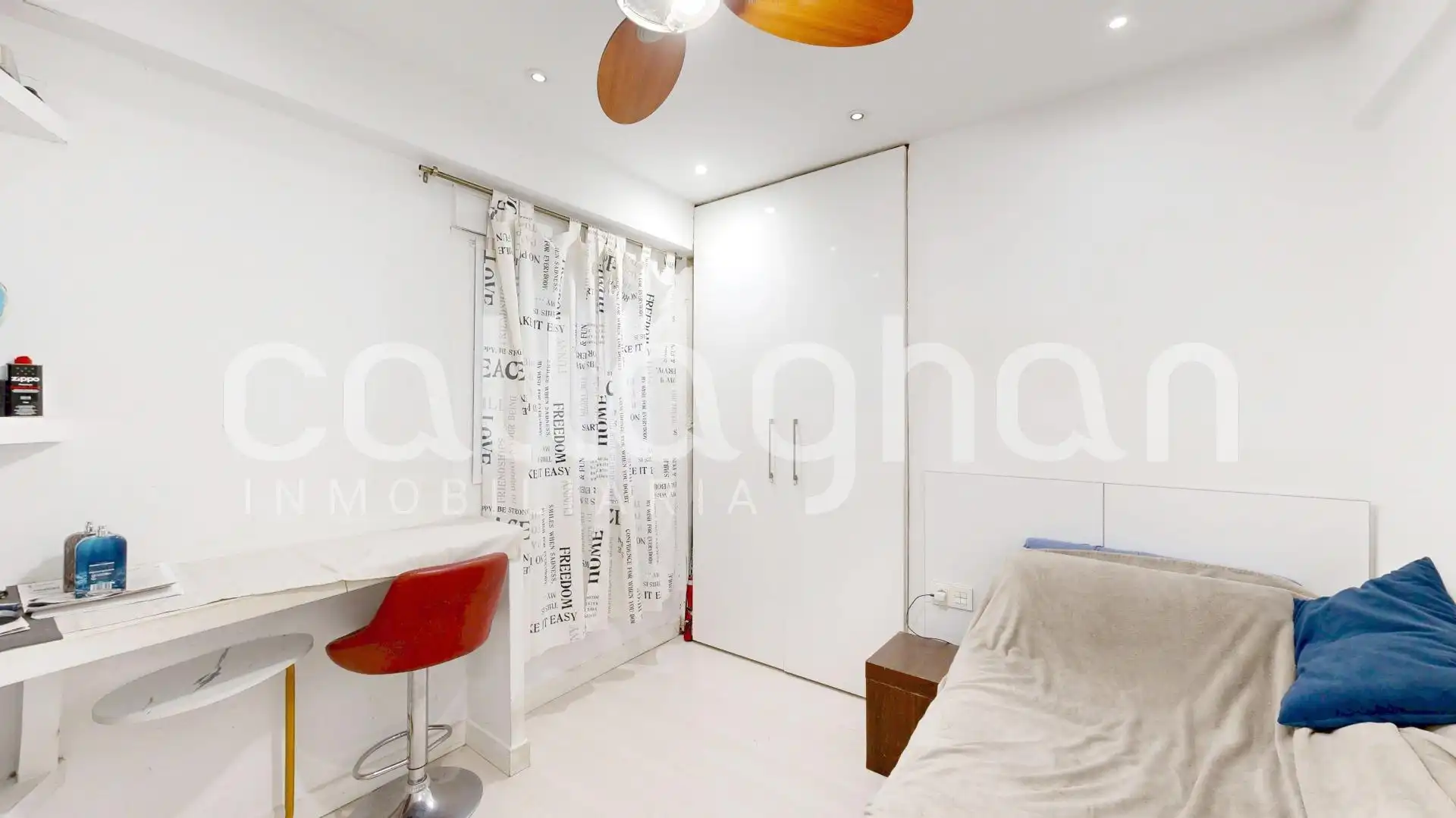Bedroom of Flat for sale in Valencia  with Air Conditioner, Heating and Furnished