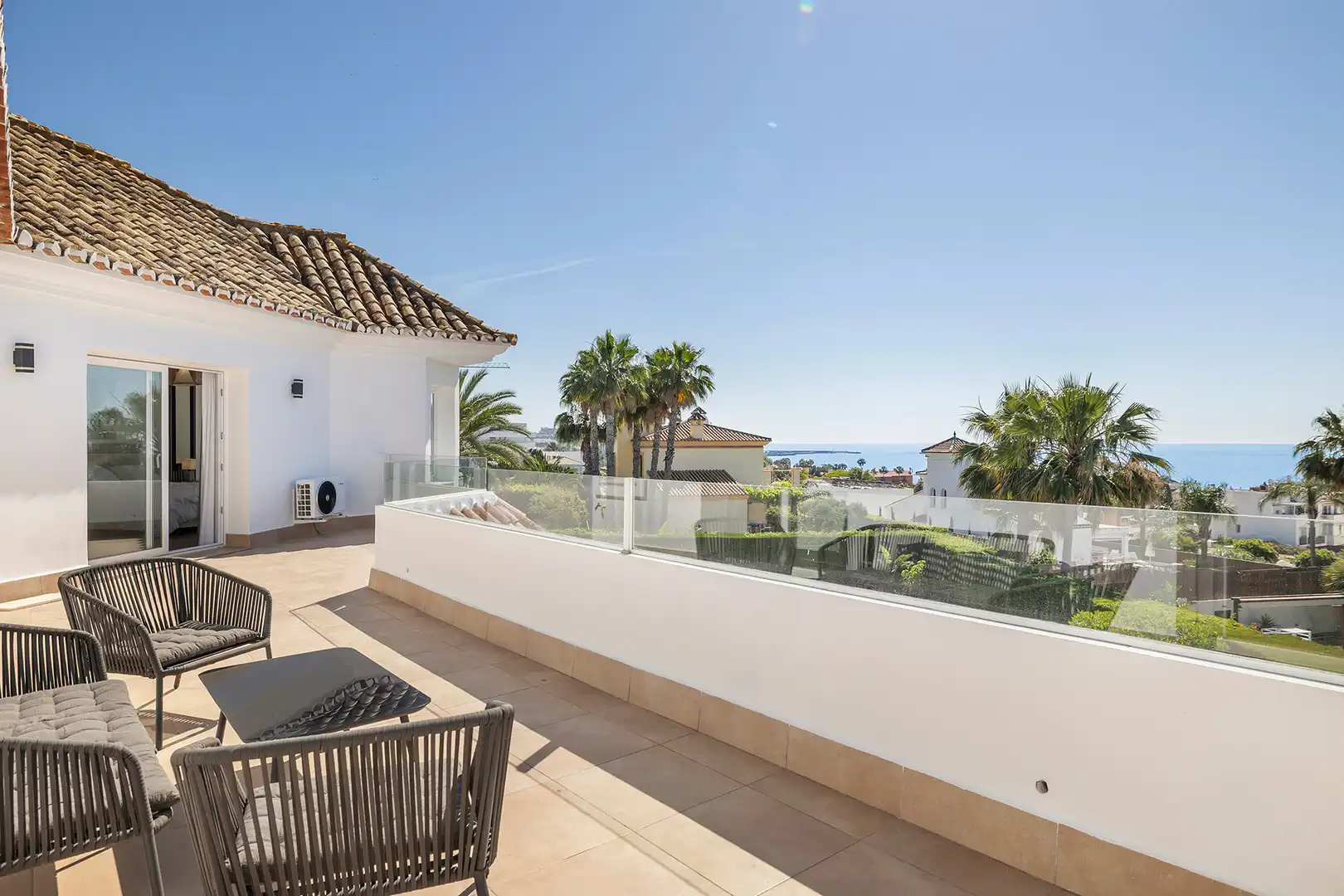 Terrassa de Casa o xalet en venda en Estepona amb Aire condicionat, Calefacció i Jardí privat