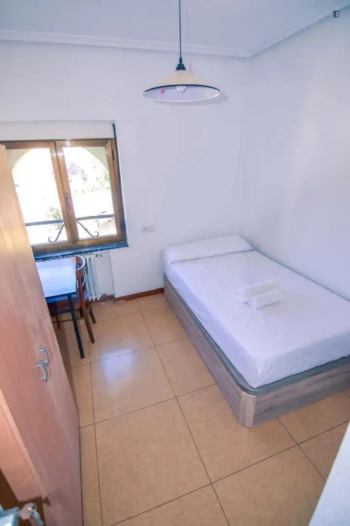 Room in Capuchinos - Glorieta - Ciudad Jardín