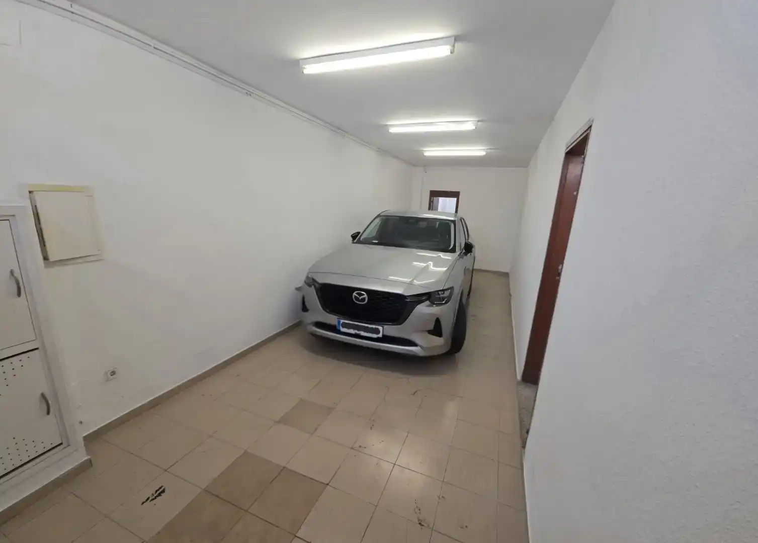 Parkplatz von Einfamilien-Reihenhaus zum Verkauf in Mataró mit Klimaanlage und Balkon