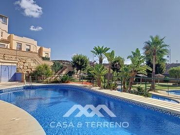 Maison mitoyenne avec piscine à vendre à Calle Celestina