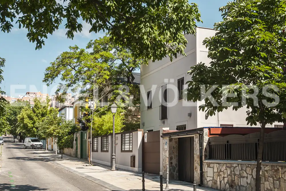 Vista exterior de Casa o chalet en venta en Madrid con Calefacción y Jardín privado