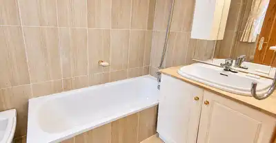 Badezimmer von Wohnungen zum Verkauf in Mijas Golf