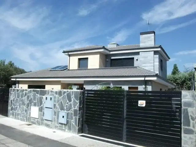 Vista exterior de Casa o chalet en venta en Alpedrete con Jardín privado, Terraza y Piscina comunitaria
