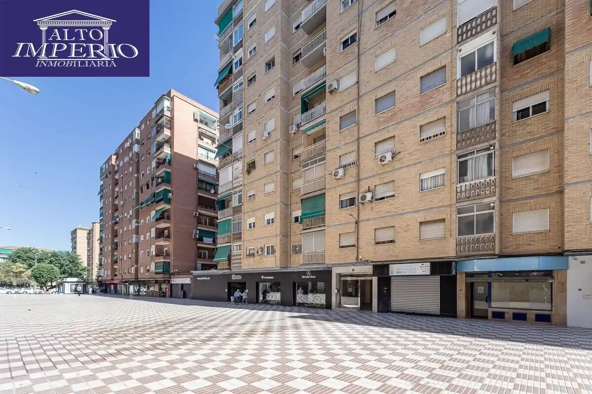 Vista exterior de Piso en venta en Granada con Terraza