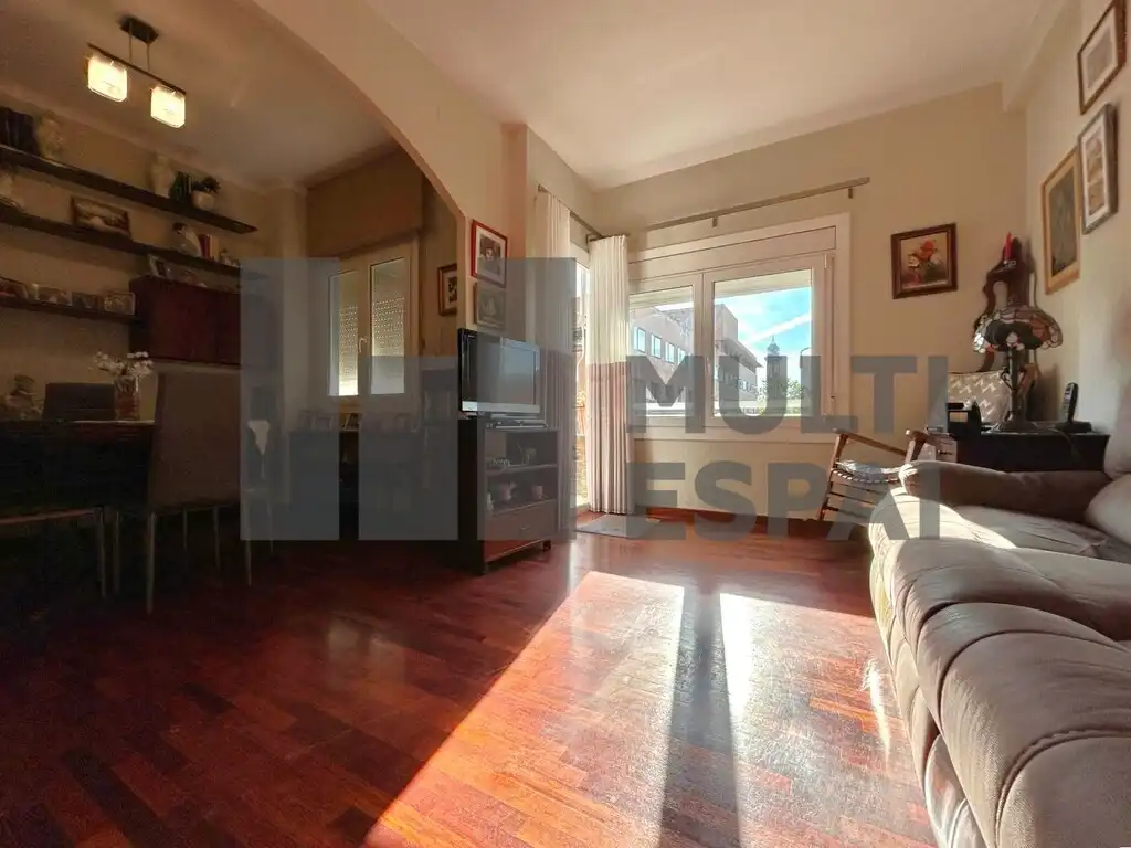 Sala d'estar de Pis en venda en Barcelona amb Aire condicionat, Terrassa i Balcó