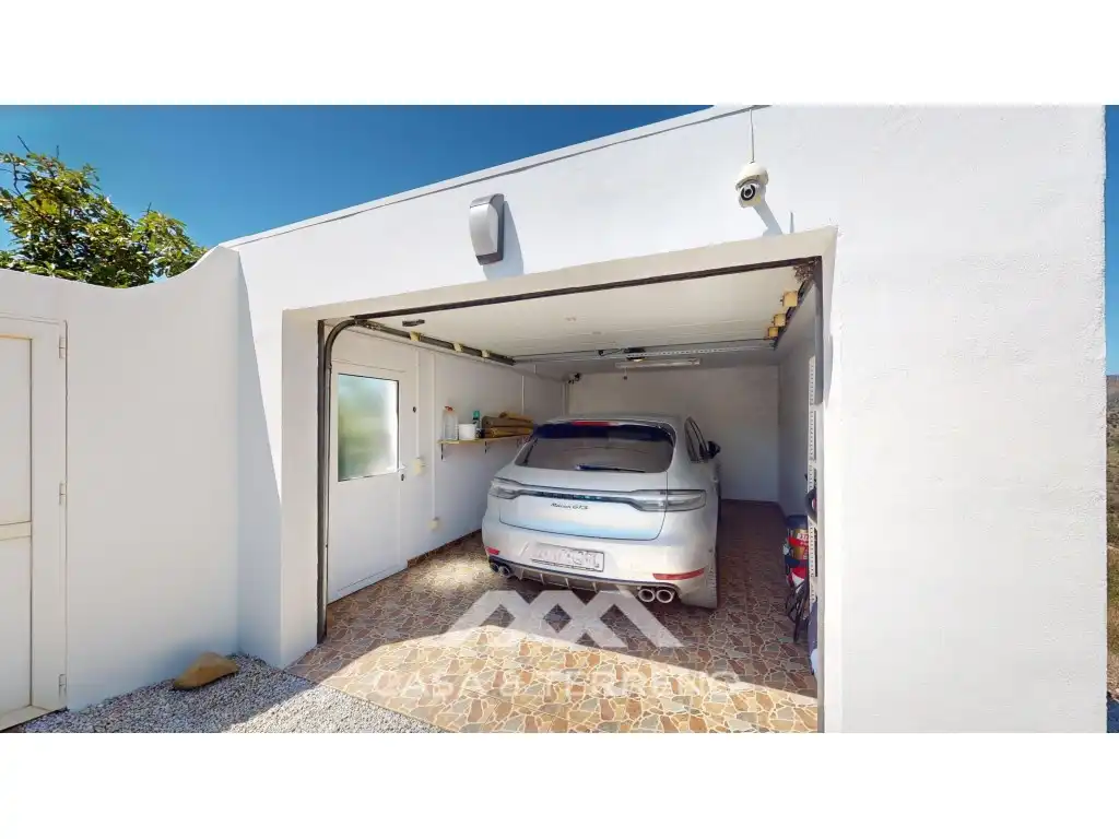 Aparcament de Casa o xalet en venda en Iznate amb Aire condicionat, Calefacció i Jardí privat