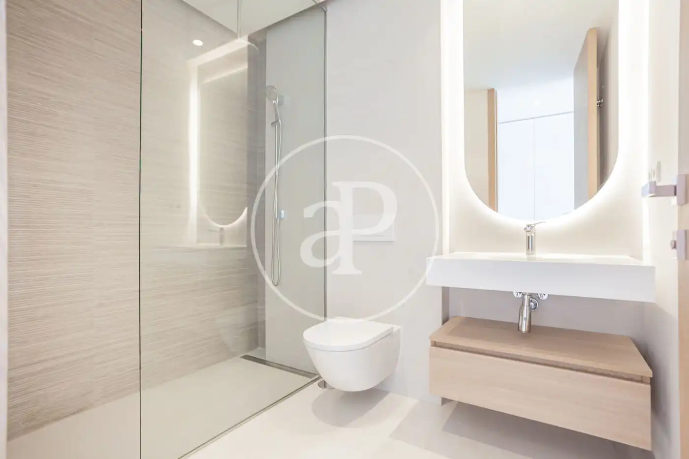 Bathroom of Flat for rent in Pozuelo de Alarcón  with Air Conditioner, Heating and Private garden
