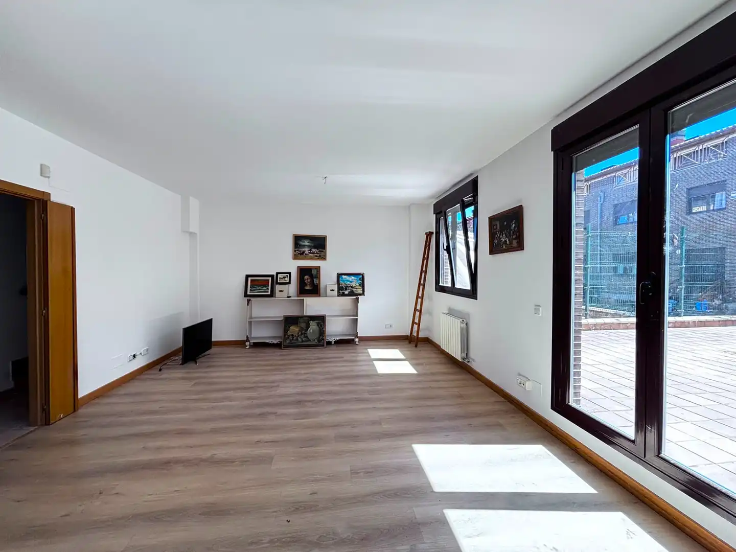Wohnzimmer von Einfamilien-Reihenhaus zum Verkauf in Burgos mit Heizung, Terrasse und Abstellraum