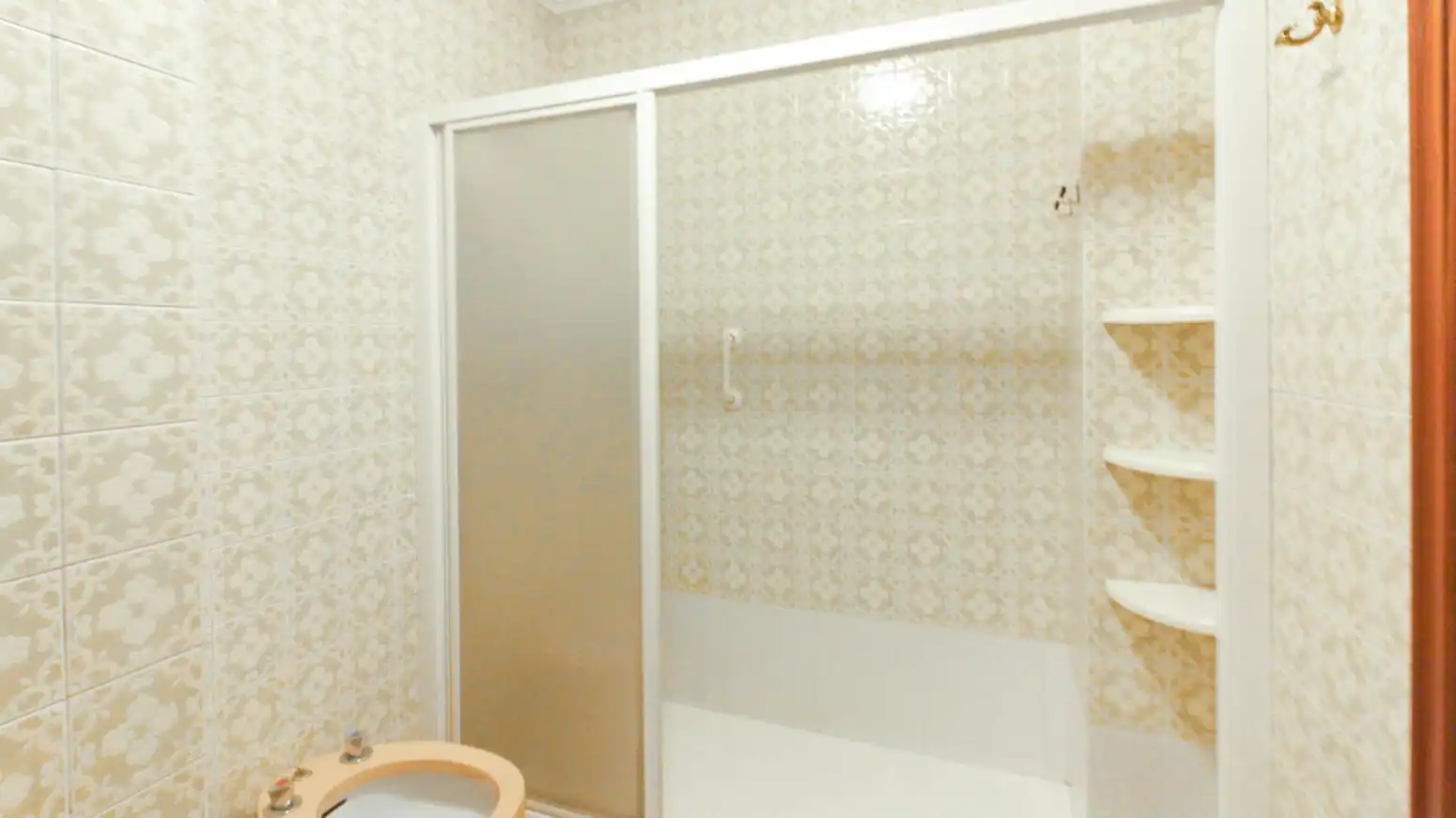Bathroom of Flat for rent in Santander  with Heating, Parquet flooring and Furnished