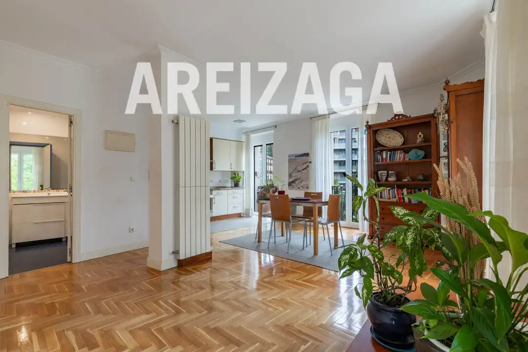 Vista exterior de Piso en venta en Donostia - San Sebastián  con Calefacción y Balcón