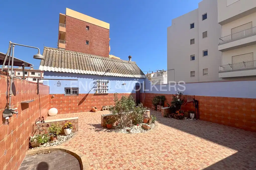 Vista exterior de Ático de alquiler en Sueca con Aire acondicionado, Calefacción y Jardín privado