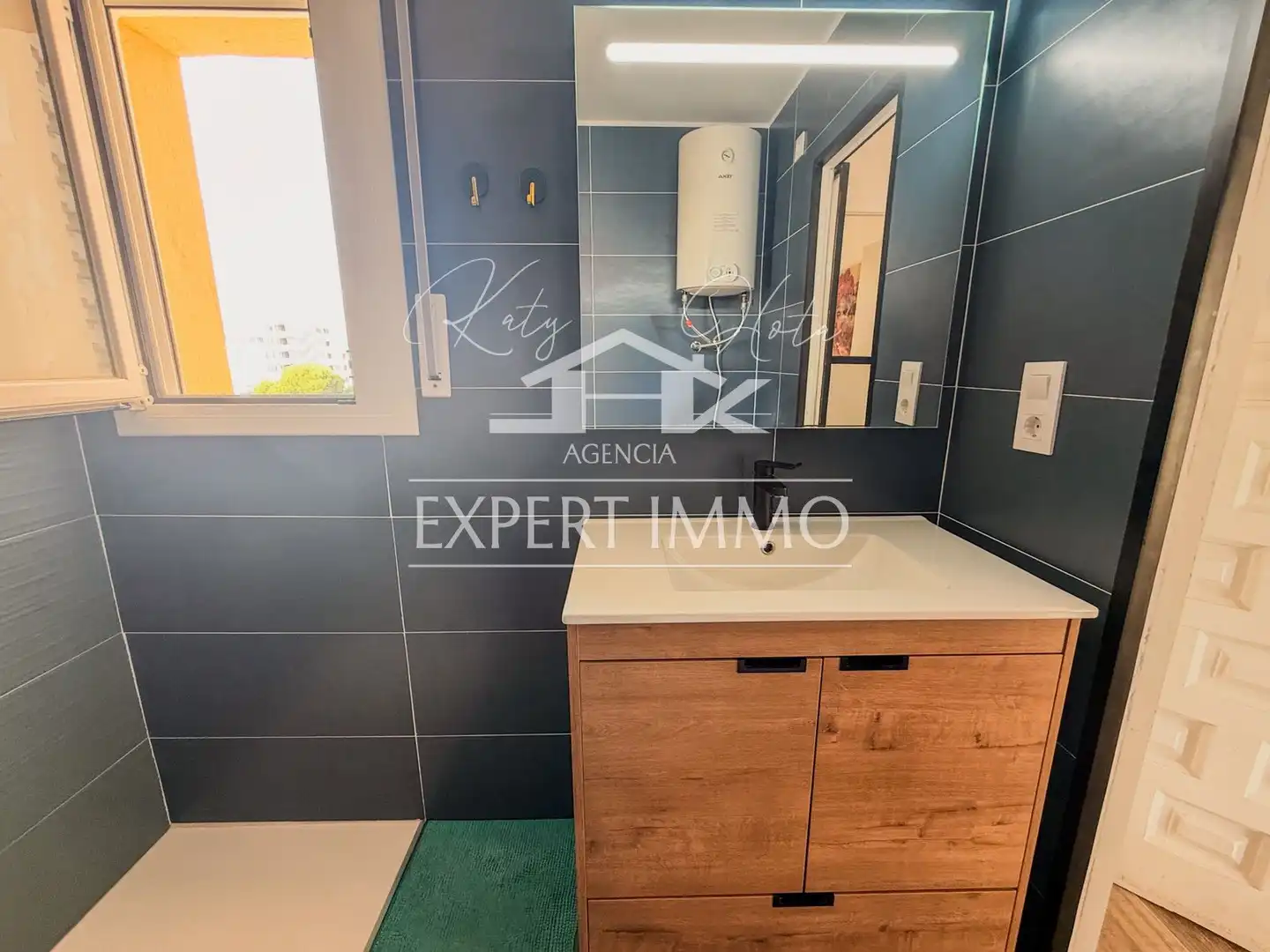 Bany de Apartament en venda en Roses amb Aire condicionat, Calefacció i Terrassa