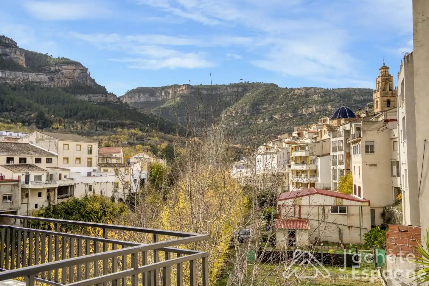 Vista exterior de Casa o xalet en venda en Cortes de Pallás amb Aire condicionat, Parquet i Moblat