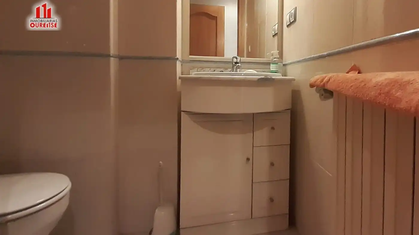 Bathroom of Flat for sale in Ourense Capital   with Heating, Terrace and Storage room