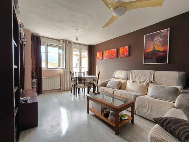Sala de estar de Dúplex en venta en Renedo de Esgueva con Calefacción, Parquet y Terraza