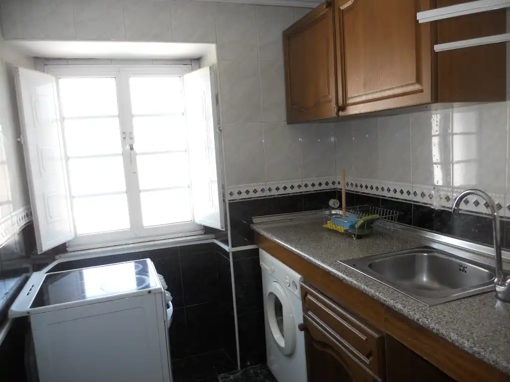 Kitchen of Flat for rent in Santiago de Compostela   with Heating, Furnished and Oven