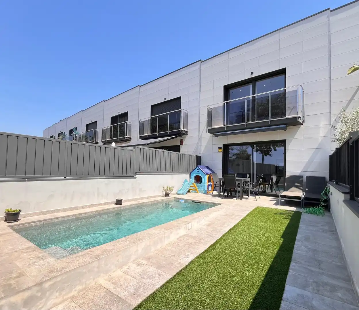 Swimming pool of Detached homes for sale in Vilanova i la Geltrú  with Heating, Private garden and Swimming Pool