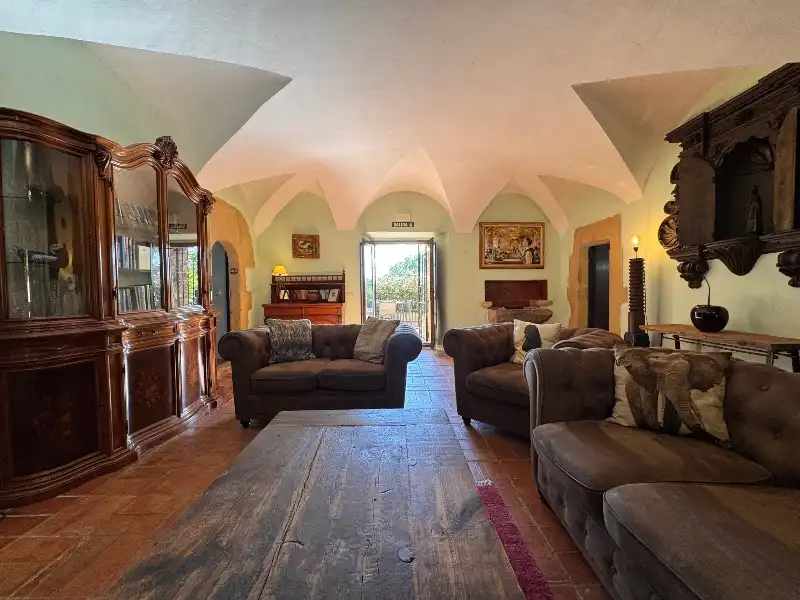 Sala de estar de Finca rústica en venta en Ullastret con Aire acondicionado, Calefacción y Jardín privado