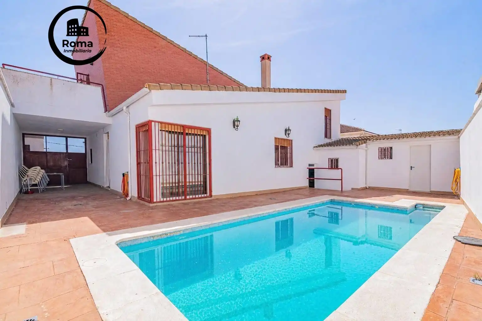 Xalet amb piscina en venda a Calle de Dalí