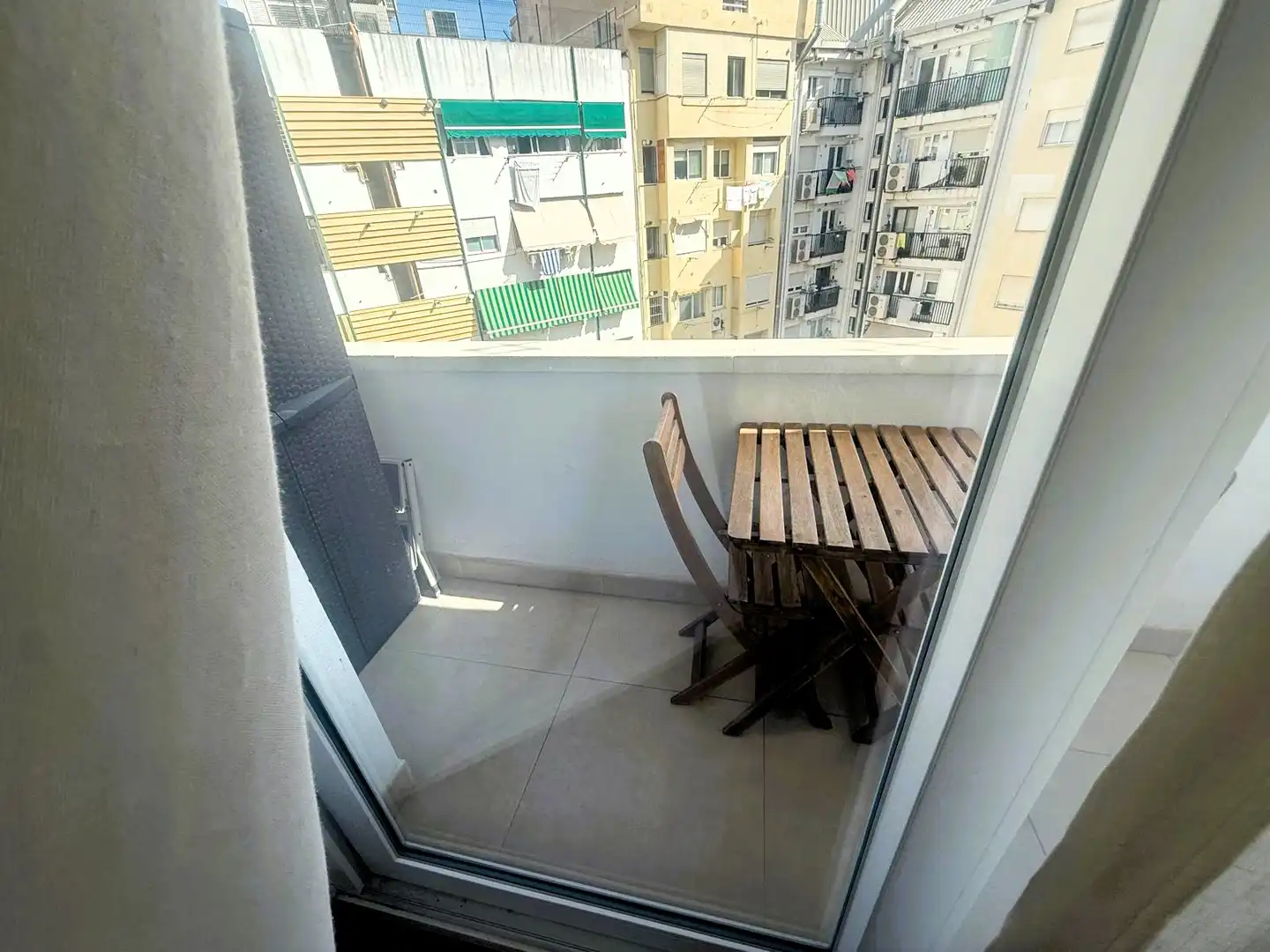 Appartamento con terrazza in affitto a Carrer de Xile, imagen 3