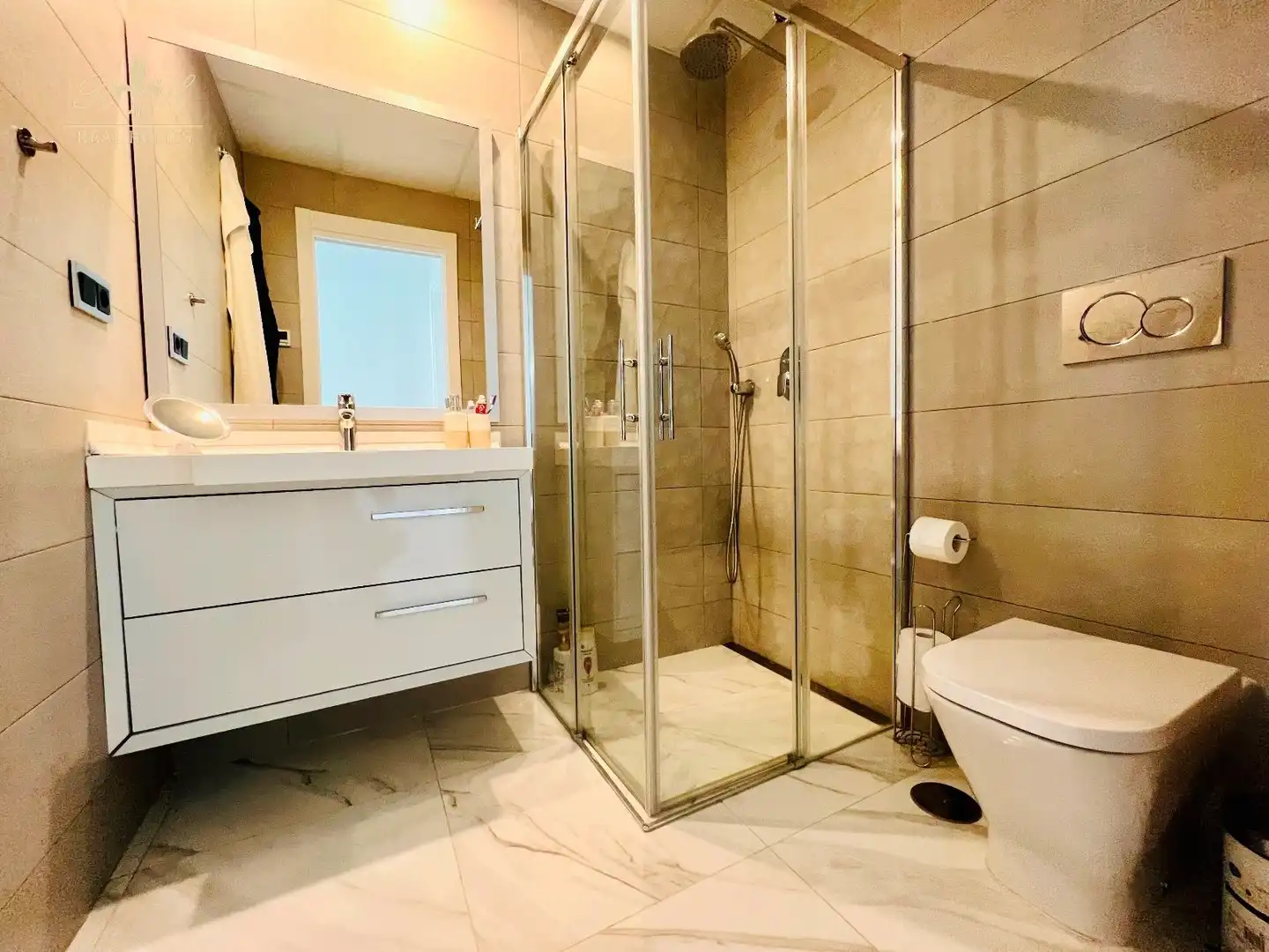 Badezimmer von Wohnung zur Miete in Benidorm mit Heizung, Terrasse und Schwimmbad