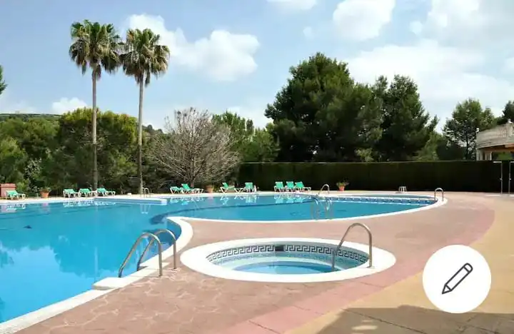 Piscina de Apartament en venda en Chiva amb Aire condicionat, Terrassa i Piscina comunitària