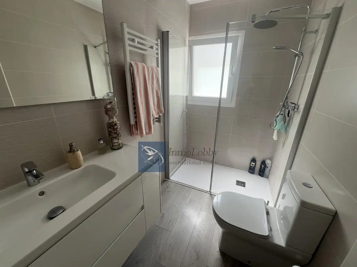 Bany de Apartament en venda en Sant Feliu de Guíxols amb Aire condicionat, Calefacció i Terrassa