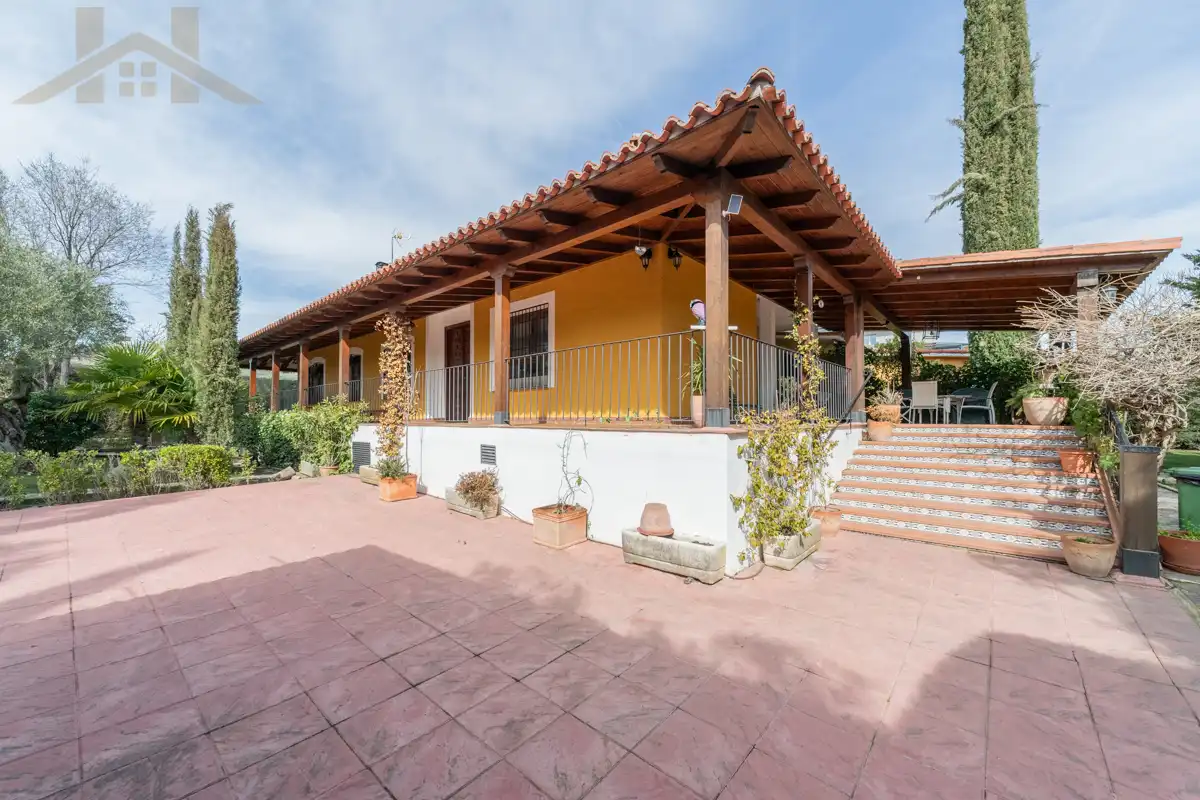 Vista exterior de Casa o xalet en venda en Boadilla del Monte amb Aire condicionat, Calefacció i Jardí privat