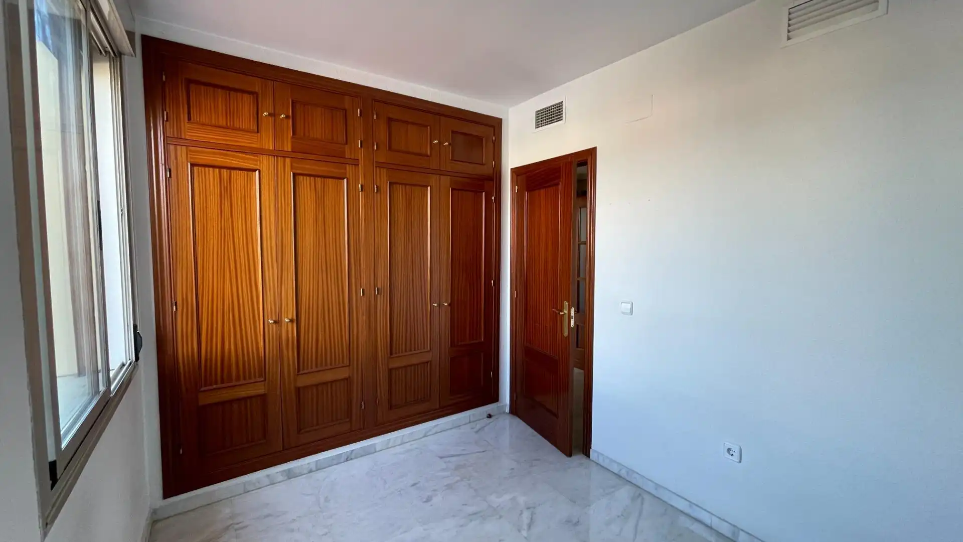 Schlafzimmer von Wohnung zum Verkauf in Córdoba mit Klimaanlage und Terrasse